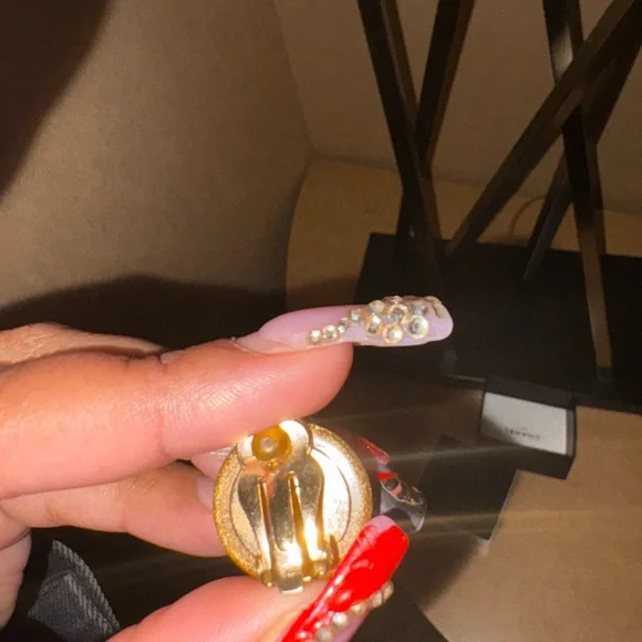 🤩SOLD🤩CHANEL resin CC  Clover Clip-on Earrings - Picture 7 of 9